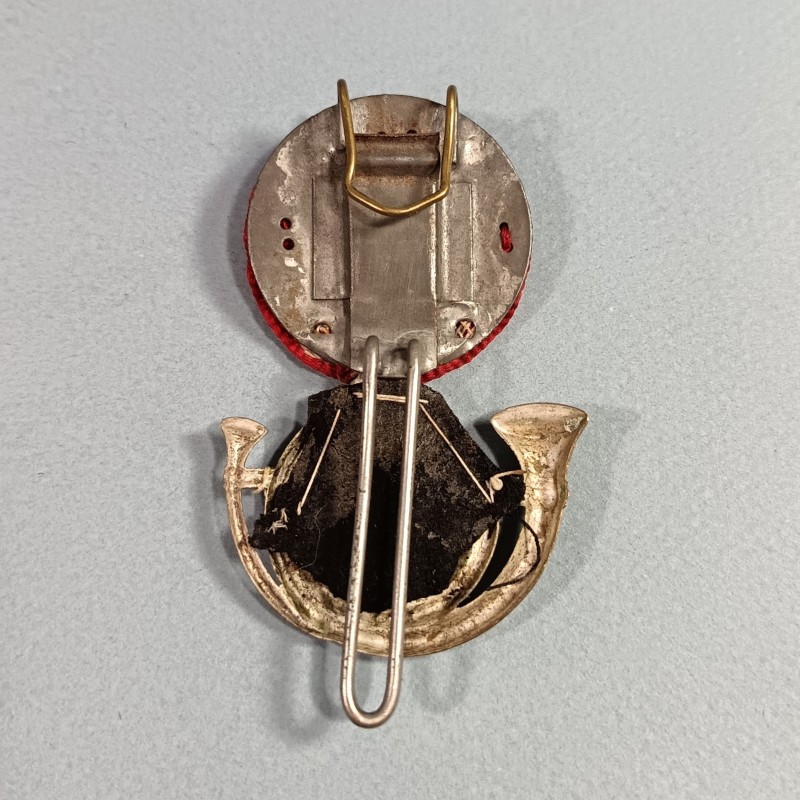 ATTRIBUT OU PLAQUE DE KEPI D'OFFICIERS ET ADJUDANTS MODELE 1886 OFFICIER DES CHASSEURS A PIED OU ALPINS